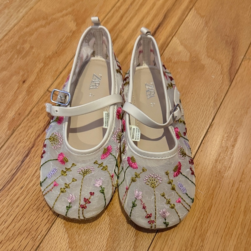 Zara Floral Embroidered Mary Jane Shoes - Light Gray with Pink Accents